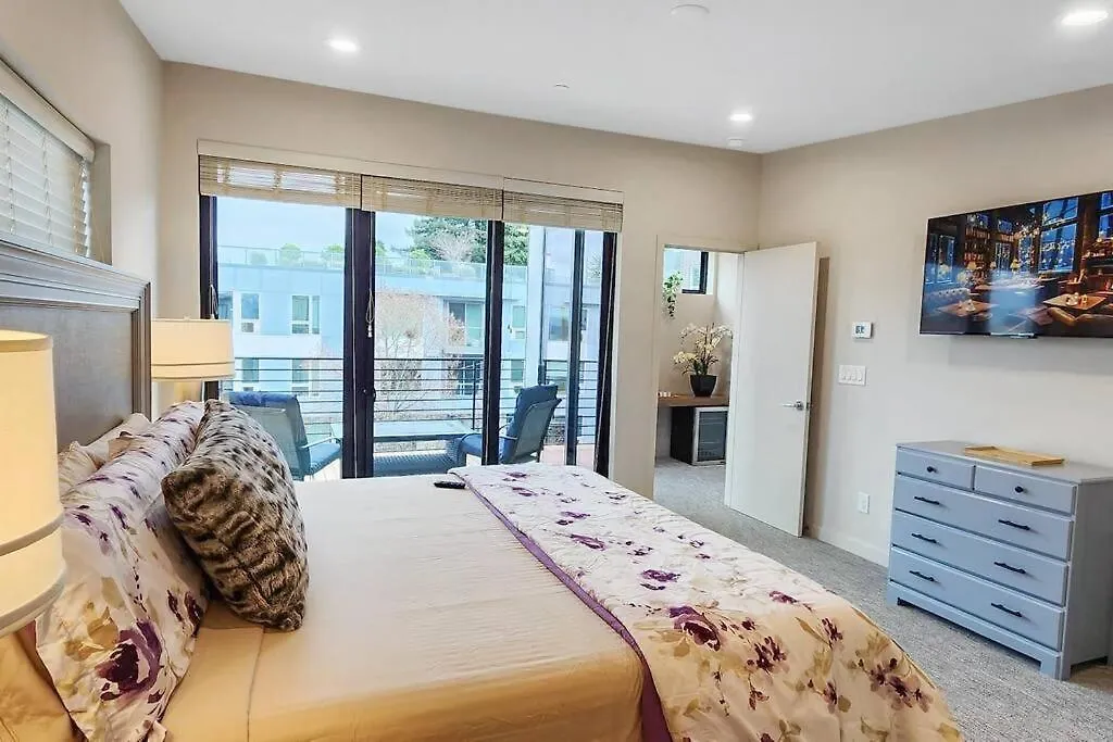 West Seattle'S Modern Townhome