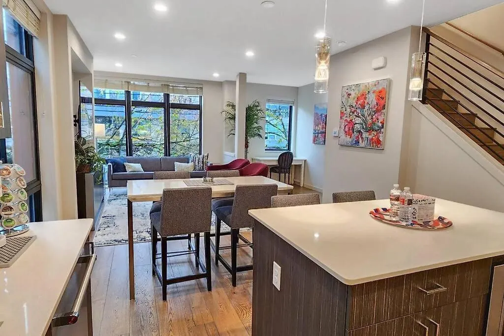 West Seattle'S Modern Townhome Holiday home Seattle